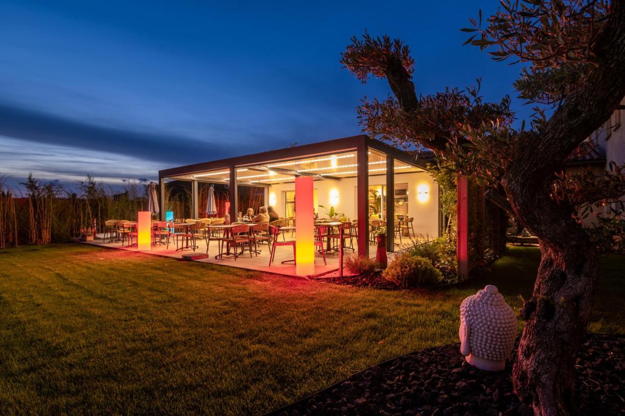 Logis Hotel Restaurant Le Clos Fleuri Castelnaudary Exterior photo